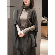批发深灰色<b class='q'>开衫</b>披肩女2026秋季新款轻奢高端时尚减龄宽松显瘦大码上衣