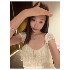 批发轻奢拼蕾丝方领仙气小飞袖<b class='q'>上衣</b>