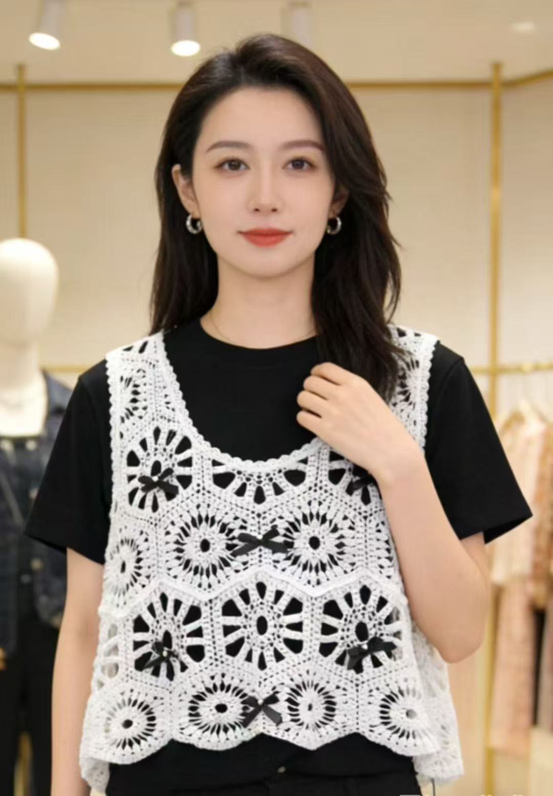 2026 봄 여름 새로운 나비 매듭 홀로우 아웃 레이스 베스트 여성용 짧은 소매 티셔츠 고급 센스 무거운 작업 세트