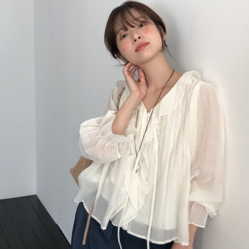 재고 있음 동대문 여름 새로운 V넥 빅 칼라 벌룬 소매 레이스업 여성 셔츠 한 첨부 된 의류