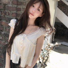 批发韩系甜美减龄纯欲蕾丝V领木耳荷叶边下摆<b class='q'>衬衫</b>