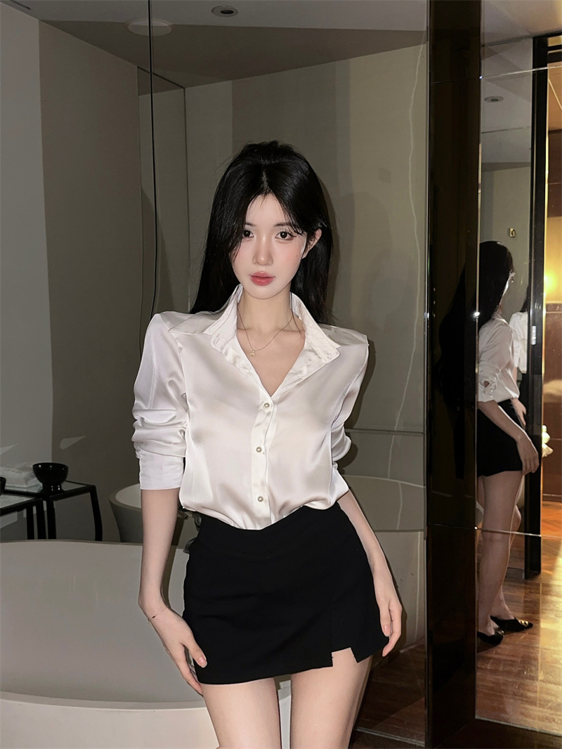 실사 2026 새로운 작은 대중 품격 셔츠 높은 품질 패션 미니멀리즘 다용도 구슬 빛 화이트 슬림해 보이는 외국 가스 맨위