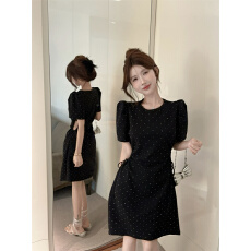 批发2026新款纯欲<b class='q'>镂空</b>设计感洋气显瘦轻奢烫钻高档<b class='q'>连衣裙</b>