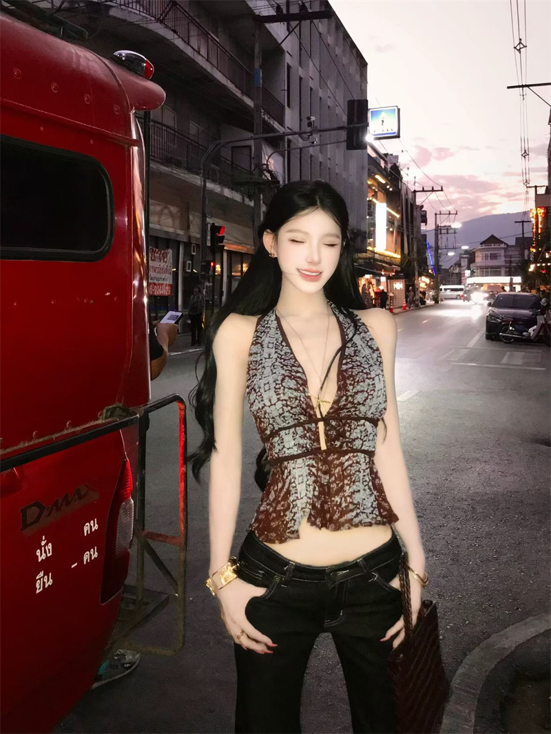 2026 여름 새로운 태국 사람 스타일 깊은 V 넥 섹시함 백리스 허리 수축 슬림해 보이는 행침 목 캐미솔 외국 가스 맨위