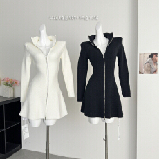 CHICYOU＂气质姐姐＂半高领拉链大下摆针织上衣女