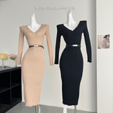 批发七七【罗马假日】秋<b class='q'>冬</b>显瘦内搭长袖连衣裙V领针织裙女