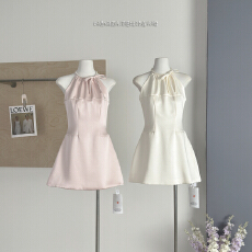 批发卢昱晓<b class='q'>同款</b> RECIT粉色缎面光泽感挂脖<b class='q'>连衣裙</b>女秋冬收腰无袖短裙子