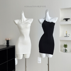 批发FAY【循环播放】<b class='q'>夏</b>季斜肩银钻链条针织包臀连衣短裙