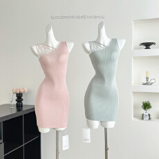 批发FAY【绿光森林】镂空细肩带辣妹斜肩包臀针织<b class='q'>连衣裙</b>