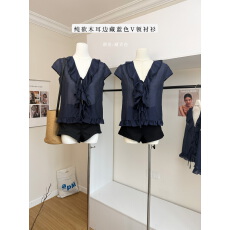 批发ASHENONLINE 长岛冰茶 木耳边藏蓝色V领<b class='q'>衬衫</b>女夏纯欲收腰显瘦上衣