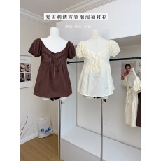 批发你好卡农 复古<b class='q'>刺绣</b>方领泡泡袖<b class='q'>衬衫</b>女夏季气质小衫休闲设计感上衣