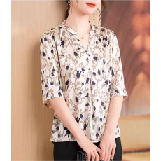 批发2026新款妈妈夏季印花真丝上衣<b class='q'>中老年女装</b>v领小衫