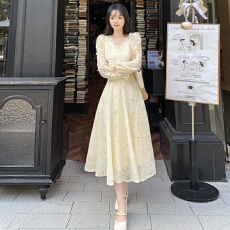 批发超好看V领正肩喇叭袖连衣裙女2026早<b class='q'>春</b>新款大码胖m超仙网纱蕾丝裙