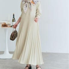 批发2025<b class='q'>秋装</b>圆领长袖松弛压褶下摆<b class='q'>连衣裙</b>