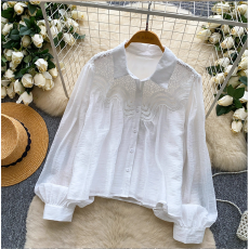 批发彩依  气质镂空蕾丝拼接长袖<b class='q'>衬衫女</b>新款甜美百搭单排扣上衣潮
