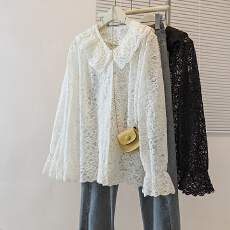 批发实拍蕾丝镂空胖mm娃娃领白衬衫女新款纽扣喇叭袖上衣大码女装