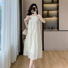 批发新款法式复古米白色无袖挂脖露肩<b class='q'>连衣裙</b>女夏季高级感气质<b class='q'>长款</b>