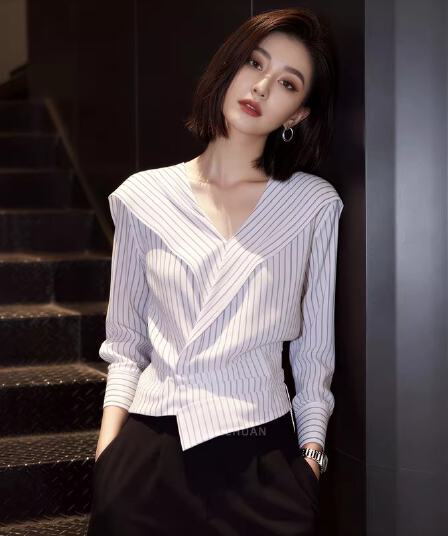 2026 봄 새로운 빛 요리 한 바람 스트라이프 긴팔 여성 셔츠 V넥 허리 수축 세련된 슬림해 보이는 빅 사이즈 인사이드 잡아라. 의류