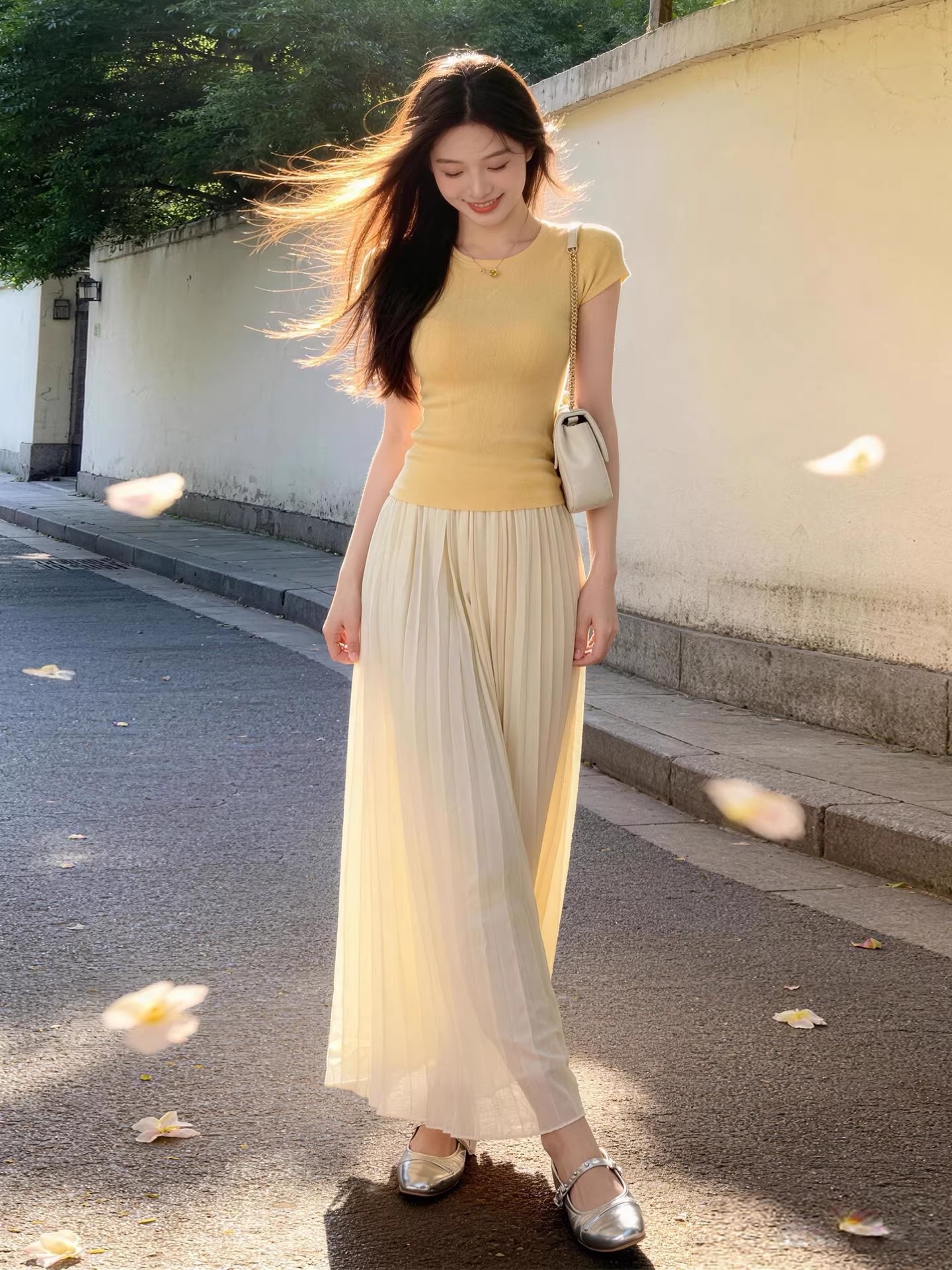 자이언트 잘 생긴 ~ 중 ootd 착용 가져 가라. 여성 2026 년 봄 황색 라운드 넥 티셔츠 살구 색상 하이웨이스트 반신 치마 세트