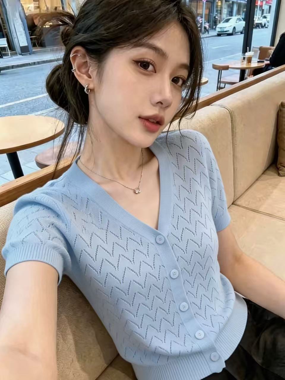 2026 여름 새로운 라운드 넥 반팔 니트 스웨터 여성 다이아몬드 모양 홀로우 아웃 달콤함 소녀 바람 슬림해 보이는 품격 맨위