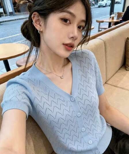 2026 여름 새로운 라운드 넥 반팔 니트 스웨터 여성 다이아몬드 모양 홀로우 아웃 달콤함 소녀 바람 슬림해 보이는 품격 맨위
