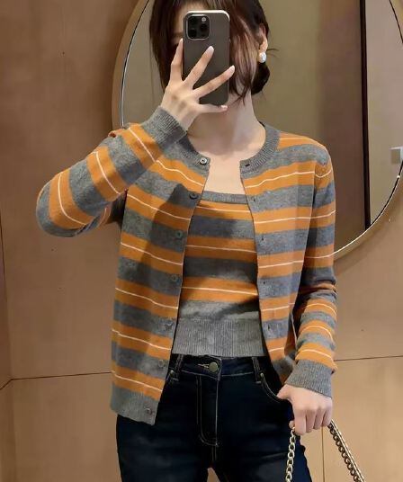 한 부서 주황색 스트라이프 스택 착용 니트 오픈 가디건 여성 조기 봄 디자인 센스 스웨터 코트 외부 가져 가라. 두 조각 스타일 맨위