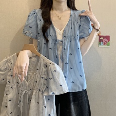 批发胖mm蓝色条纹假两件<b class='q'>短袖</b><b class='q'>衬衫</b>女夏季新款宽松遮肉显瘦马刺绣上衣