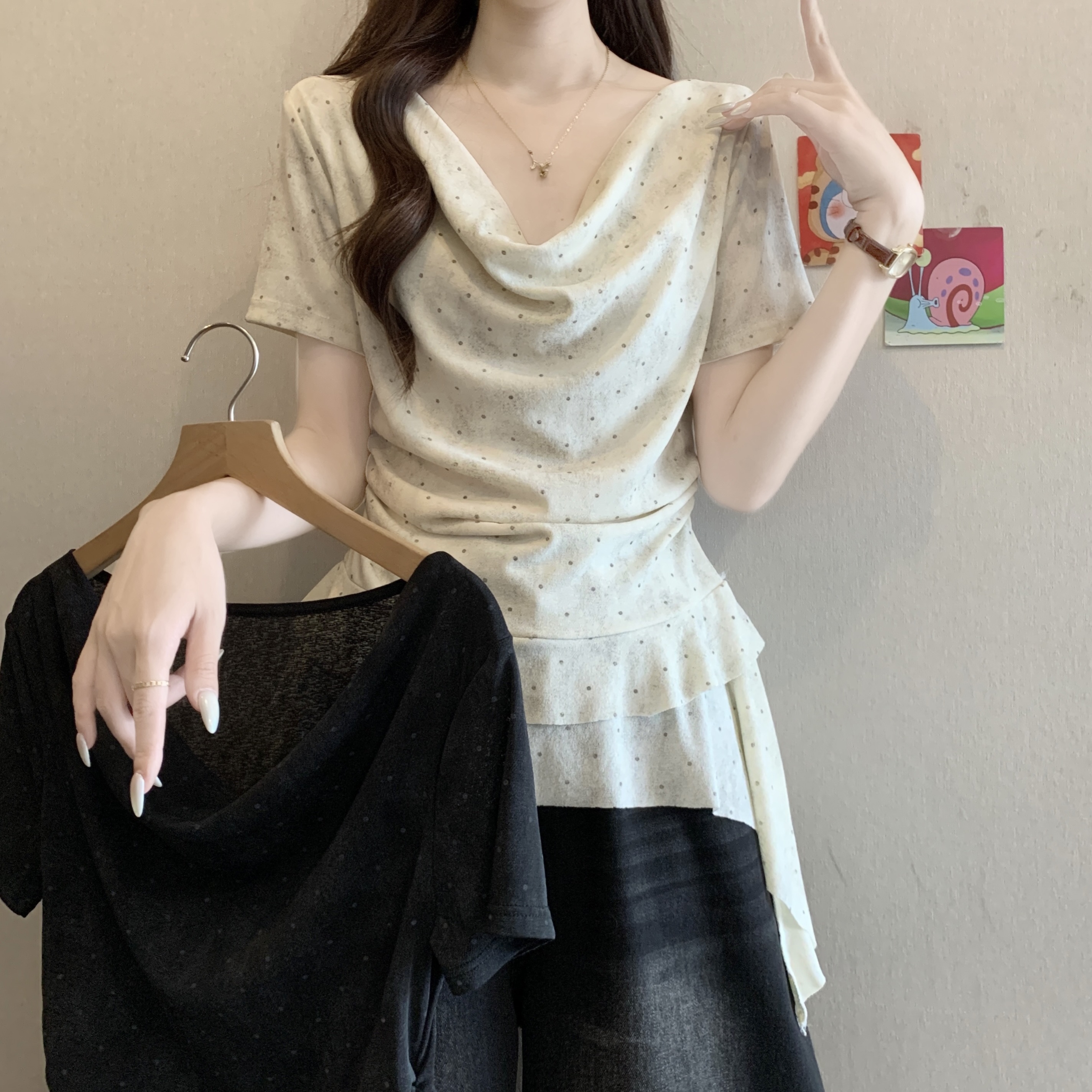 빅 사이즈 지방 mm 프랑스식 주름 흔들다 칼라 슬림해 보이는 반팔 티셔츠 여성 여름 허리 수축 비틀림 디자인 센스 맨위