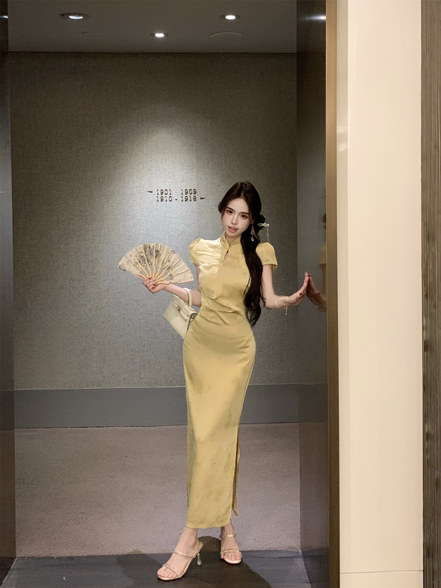 실사 새로운 중식 아세트산 새틴 여성 드레스 디자인 센스 나비 영 섹션 개선 치파오 롱 스커트