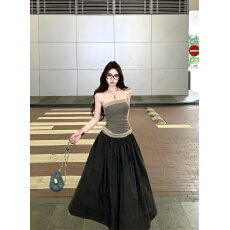 批发实拍~雾面低饱和 拼接打褶抹胸设计师铜氨丝度假风连衣长裙