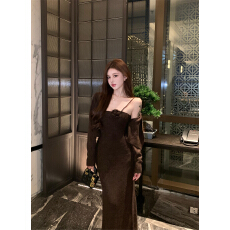 批发实拍～秋冬 慵懒风法式减龄吊带花朵针织<b class='q'>连衣裙</b>高级感修身长裙女