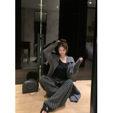 批发实拍～秋冬 复古羊毛连帽厚外套 氛围感斜肩内搭打底<b class='q'>条纹</b>休闲长裤