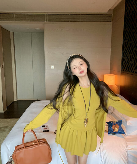 실사 이른 가을 천 금빛 바람 니트 세트 조끼 오픈 가디건 플리츠 미니 스커트 연령 감소 착용 가져 가라. 세 조각 여성 세트