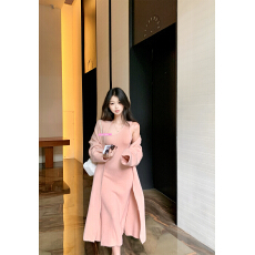 批发实拍～秋冬 慵懒风翻边抹胸开叉长裙+宽松<b class='q'>长款</b>外搭毛衣外套两件套