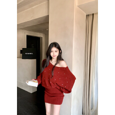 批发实拍~秋冬 新款不规则领口带钻钻松弛感<b class='q'>蝙蝠</b>袖套头针织<b class='q'>连衣裙</b>女