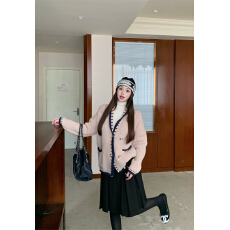 批发实拍～<b class='q'>秋</b>冬 慵懒风羊绒毛衣外套+高领打底+羊毛呢压褶高腰半身裙