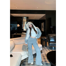 批发实拍～秋冬 大毛领加绒连帽厚外套+半高领打底T恤+屁帘微喇裤套装