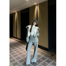 批发实拍～秋冬 大翻毛领加厚拉链外套+半高领打底T恤+屁帘微喇<b class='q'>裤</b>套<b class='q'>装</b>