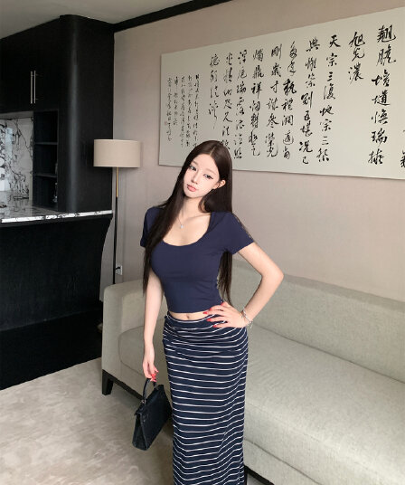실사 핫걸 u 칼라 몸매 가꾸기 슬림해 보이는 짧은 티셔츠 맨위 여성 여름 스트라이프 타이트 스커트 품격 반신 스커트 투피스 세트
