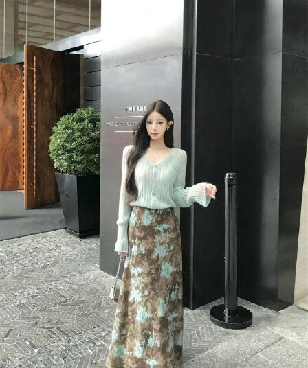 실사 이른 가을 새로운 한 부서 착용 가져 가라. 모피 니트 오픈 가디건 맨위 꽃무늬 반신 롱 스커트 두 조각 여성 세트