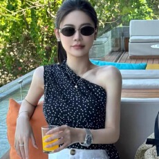 批发夏季穿搭法式斜肩波点无袖背心女修身设计感小众绑带露肩上衣