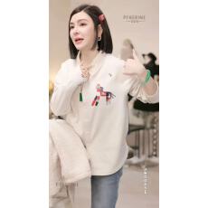 批发普瑟琳设计师品牌秋冬氛围感马到成功钩花系扣长袖上衣