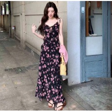 批发法式洋气连衣裙高腰显瘦碎花夏季款吊带裙V领印花A字裙子