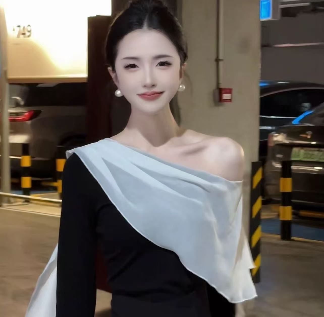 미아오 생각하기 여신 라이 경기 서울 주간 실크 비스듬한 어깨 패치워크 긴팔 티셔츠 여성 새로운 슬림해 보이는 다용도 맨위