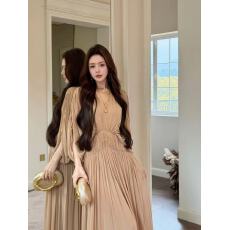 批发xinxin慕斯女神法式优雅轻盈褶皱落肩<b class='q'>蝙蝠</b>袖收腰<b class='q'>连衣裙</b>