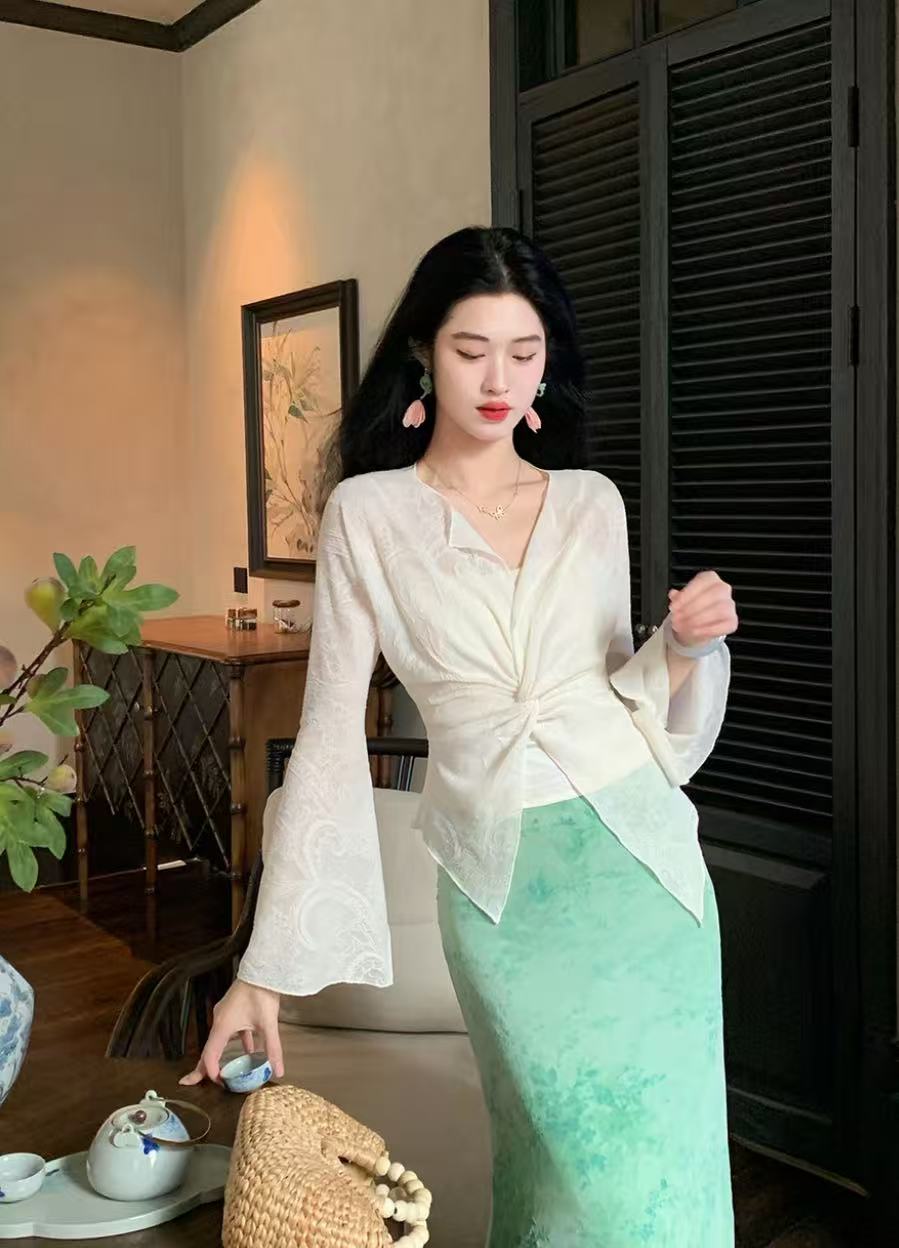 링 茜 거만한 와우 달빛 흰색 바람 요금 새로운 중식 레트로 품격 비틀림 허리 수축 맨위 녹색 염색 자카드 반 스커트 세트