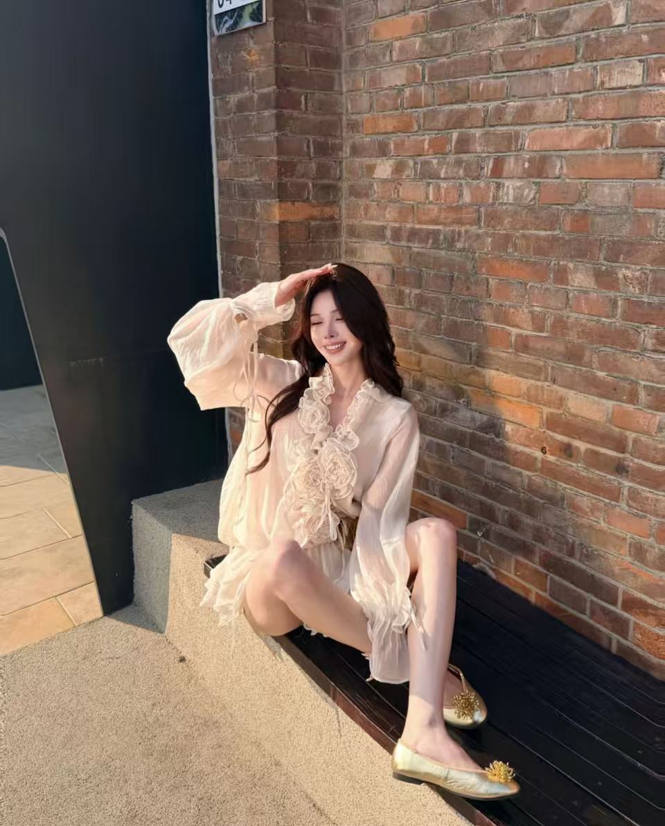 jinenlin 하프 설탕 첫사랑 V넥 레이스 벌룬 소매 셔츠 만나는 반바지 세트 프랑스식 투피스 세트