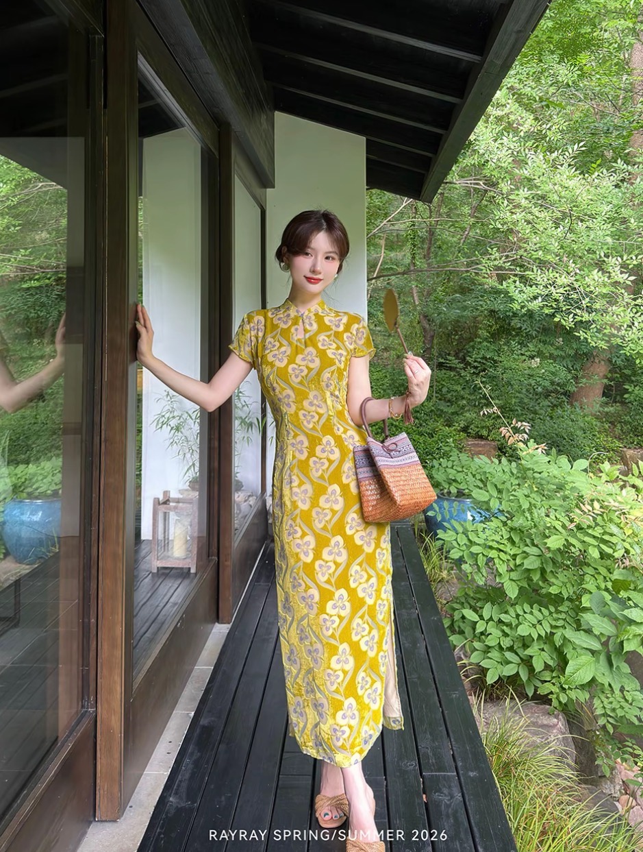 새로운 중식 국풍 새싹 잘 생긴 꽃 차오 납 레트로 벨벳 치파오 여성 아이리스 꽃무늬 슬림해 보이는 개선 롱 스커트