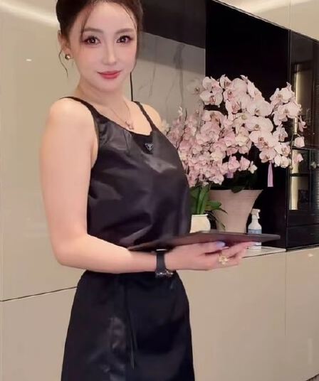 필드 Jiao baby2026 여름 새로운 슬립 반 스커트 투피스 세트 민소매 작은 검은 드레스 허리 수축 슬림해 보이는 품격 섹션