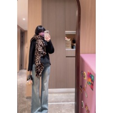 批发坨坨耶 <b class='q'>裤</b>王回归 莱卡复古蓝色中高腰超模松弛微喇<b class='q'>提</b><b class='q'>臀</b>